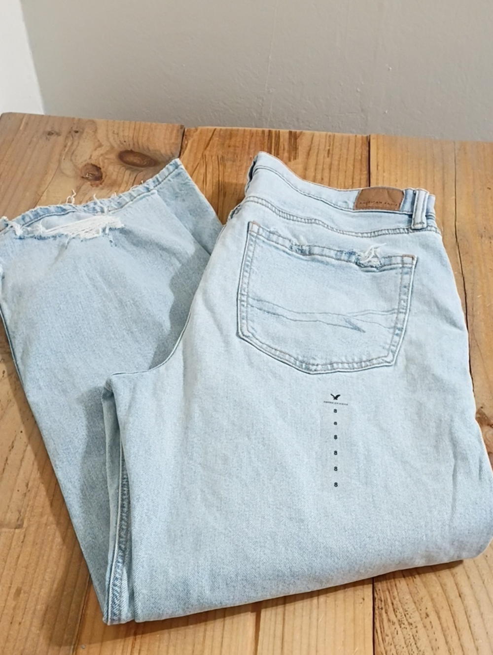 American Eagle Ex Boyfriend Distressed Straight Leg Jean Strigid Size 8 NWT